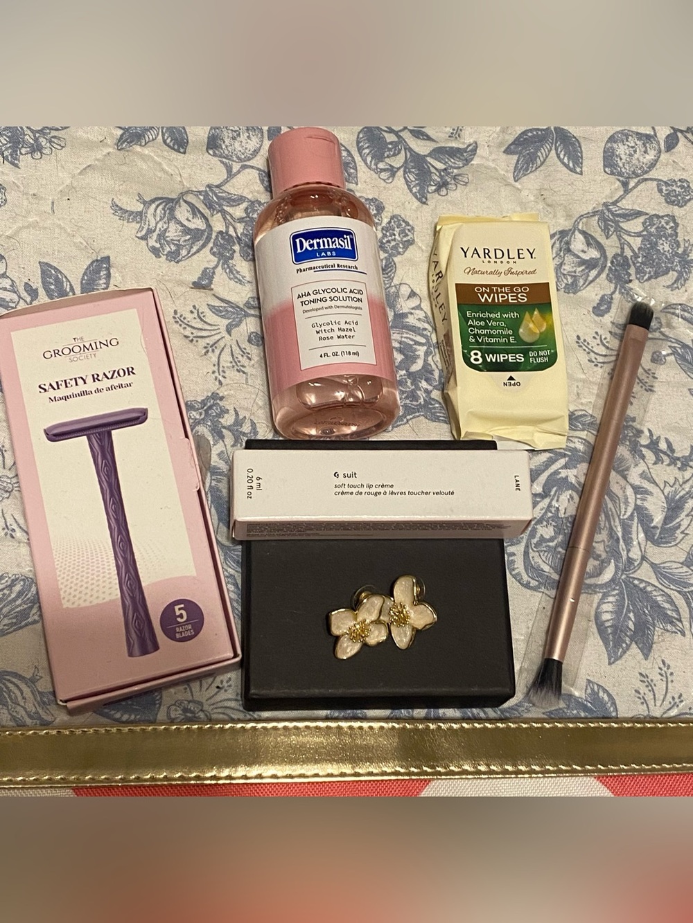 Beauty Gift Set - Picture 2 of 3